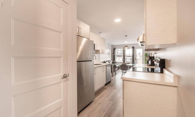 Longue-Pointe Apartment | Apartment with 2 bedrooms and terrace