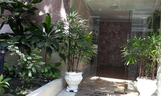 Jardim Sao Miguel Apartment | Apartment with 2 bedrooms + 1 optional/2 parking spaces/air conditioning/5 blocks from Enseada beach