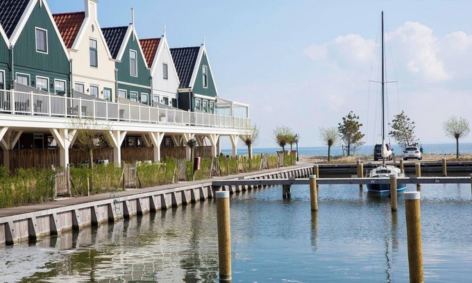 Uitdam House | Apartment with 5 bedrooms, a sauna and a balcony