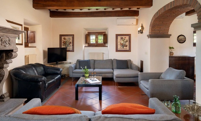 Subbiano Apartment | Apartment with A/C, hot tub, WIFI, sauna, pool, TV, patio, panoramic view, parking, close to Arezzo