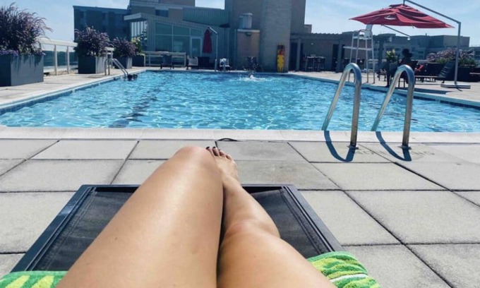 Somerset Apartment | Apartment with balcony and rooftop summer pool!