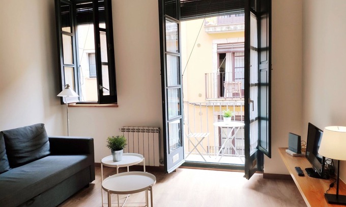 Barri Vell Apartment | Apartment with balcony
