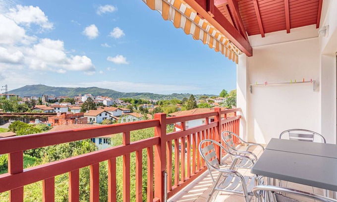 Hendaye Apartment | Apartment with Balcony and Parking in Hendaye