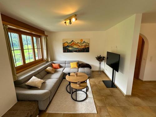 Kublis Apartment | Apartment with Balcony & Mountain View