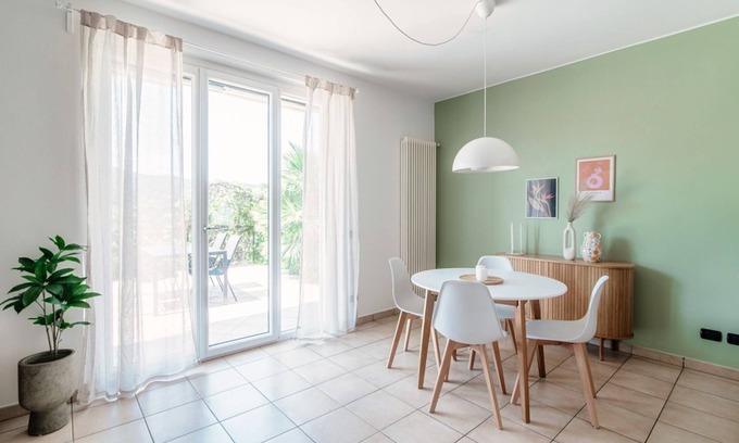 Cernobbio Apartment | Apartment with big terrace high above Cernobbio (Casa Olivo)