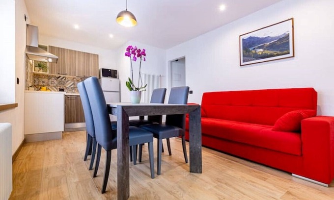 Isolaccia Apartment | Apartment with bike garage, ski area 10mt, near QC Terme Bormio, trekking,biking