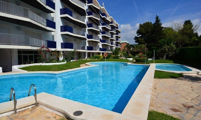 El Roc de Sant Gaieta Apartment | Apartment with communal pool and playground
