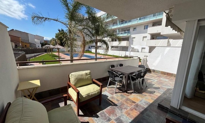 Roses Apartment | Apartment with direct access to the pool and 3 minutes from the beach! Close to all amenities!