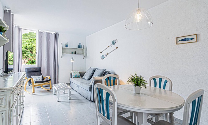 Sant Pol De Mar Apartment | Apartment with terrace a few steps from the beach
