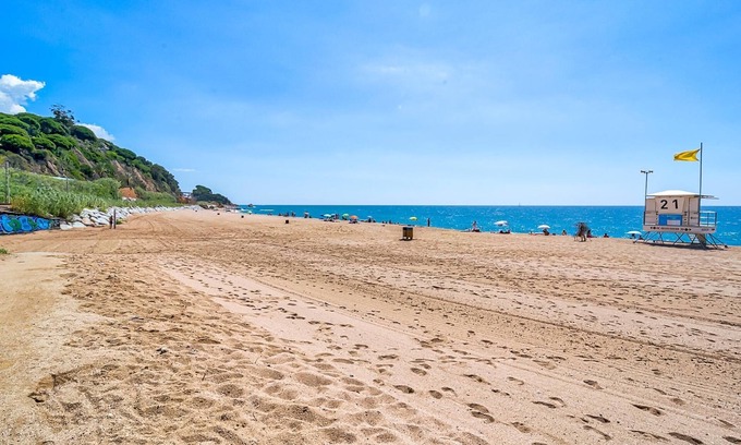 Sant Pol De Mar Apartment | Apartment with sea views and beach access