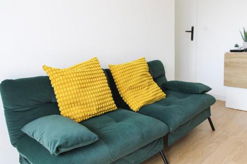 L'Ile-Saint-Denis Apartment | Apartment with balcony & view