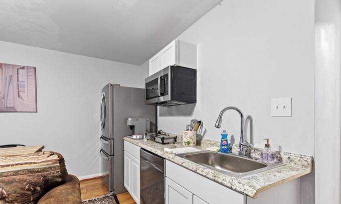 Sterling House | Apartment with garage parking Patio close IAD