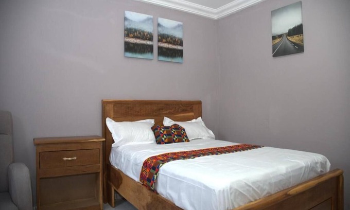 West Coast Division House | Apartment with Park View An