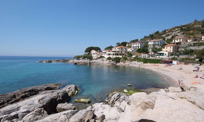 Seccheto Apartment | Apartment with large panoramic terrace a stone's throw from the beach