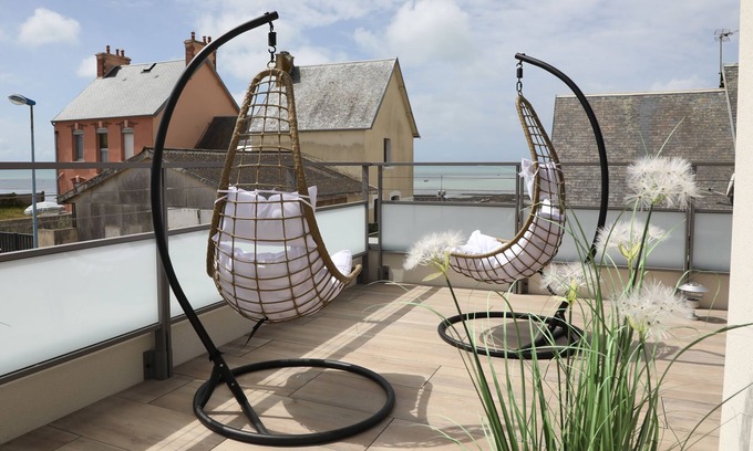 Pirou Apartment | Apartment with jacuzzi and sea view terrace