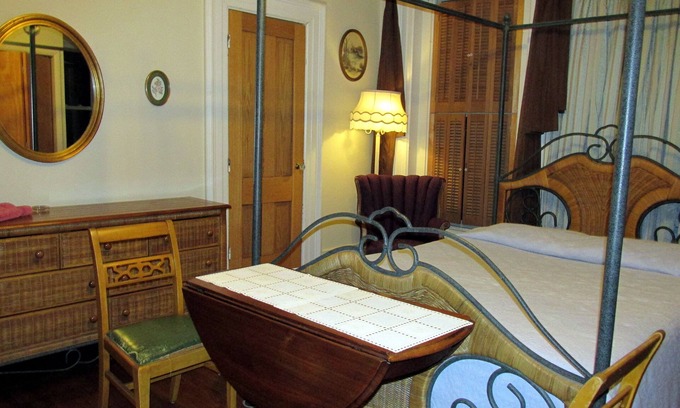 Monroe Apartment | Apartment with Kitchenette and private Bath