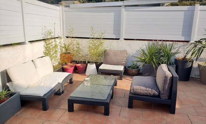 Locmariaquer Apartment | Apartment with outdoor patio
