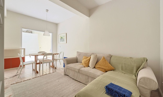 Cacem Apartment | Apartment with patio, 5 minutes to railway station