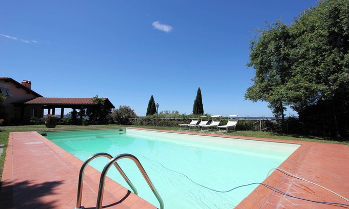 Scandicci Apartment | Apartment with pool at Villa Poggio La Leona near Florence