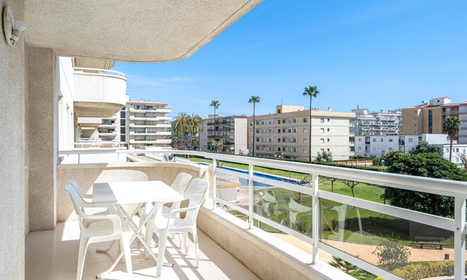 La Pineda Apartment | Apartment with pool 5km from Port Aventura