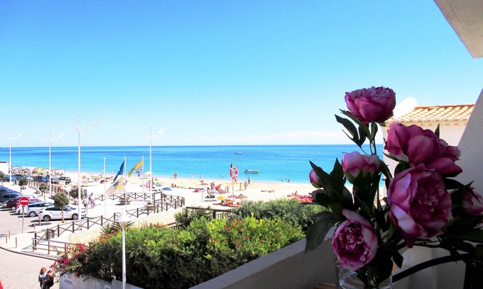 Salema Apartment | Apartment with sea views right on the beach