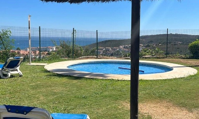 Puerto de la Duquesa Apartment | Apartment with sea views in a quiet area