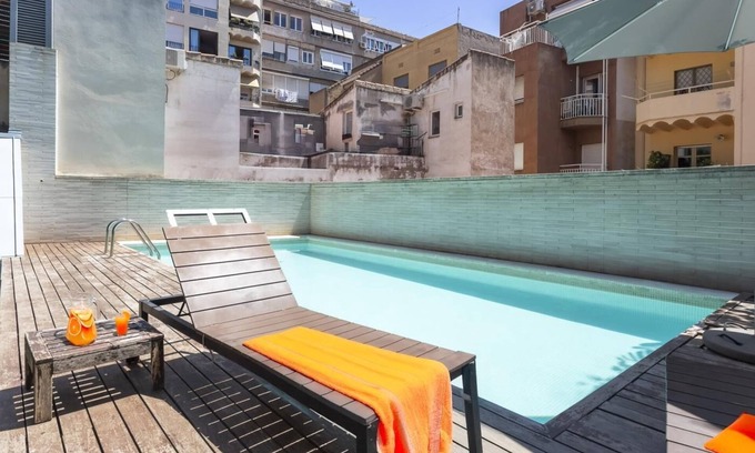 El Putget i Farro Apartment | Apartment with Terrace and Pool 3 bedrooms 8 pax Mobile World Crongress