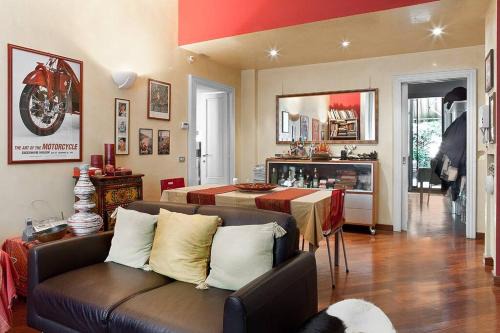 Tricolore Apartment | Apartment with terrace in central Milan