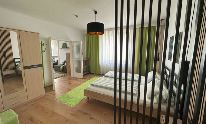 Hutteldorf Apartment | Apartment with veranda, children welcome, free parking, garden