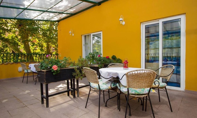 Bicine Apartment | Apartments and Rooms Villa Marija (99551-A6) - Skradin