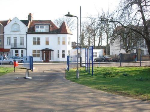 Edmonton Apartment | Apartments convenient centre and Tottenham stadium