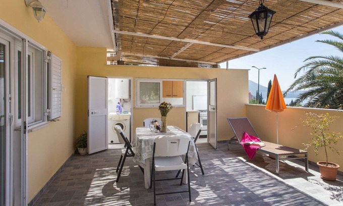 Mlini Apartment | Apartments Djurkovic - Two-Bedroom Apartment with Shared Terrace and Sea View