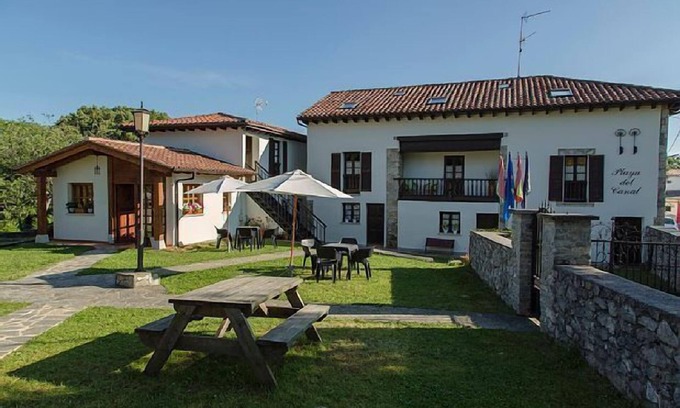 Villanueva de Pria Cottage | Apartments for groups with gazebo/social room