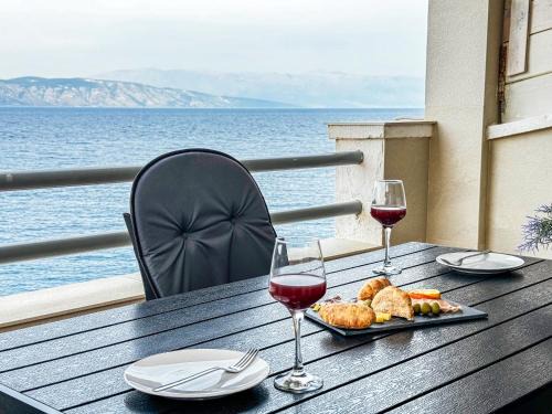 Cove Basina (Jelsa) Apartment | Apartments Habek 1