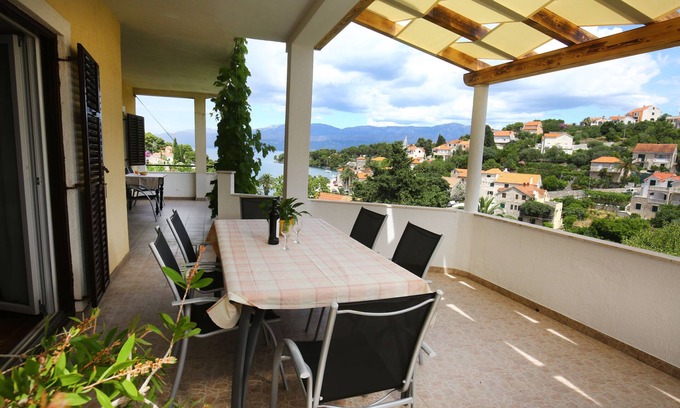 Splitska Apartment | Apartments Boro (33301-A1) - Splitska - island Brac