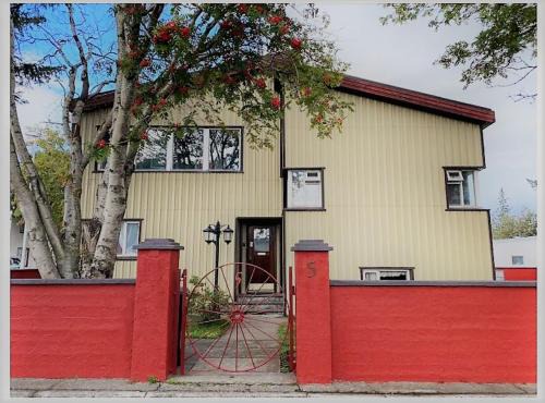 Oddeyrin Apartment | Apartments in Akureyri Center