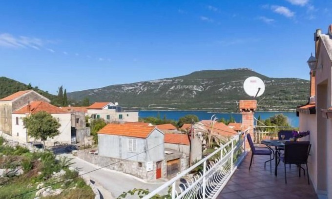 Hodilje Apartment | Apartments Memunić - Comfort One Bedroom Apartment with Balcony and Sea View