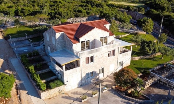 Zvekovica Apartment | Apartments Mi&Ni - One Bedroom Apartment with Terrace and Sea View (no. 2)