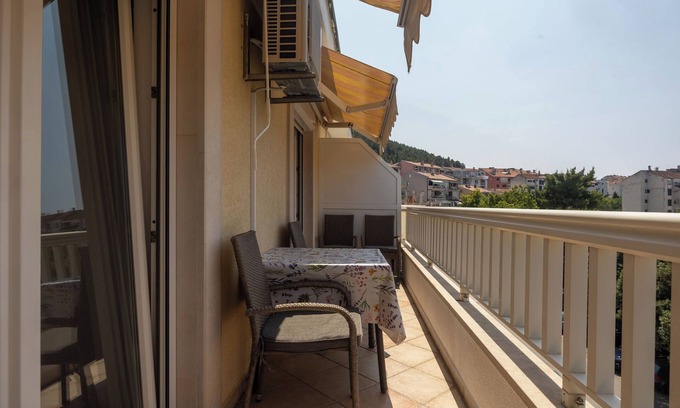 Istok Apartment | Apartments Pero (36191-A3) - Makarska