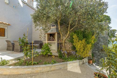 Pican House | Apartments Petina