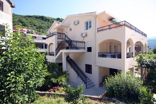 Bijeli do Apartment | Apartments Raičević