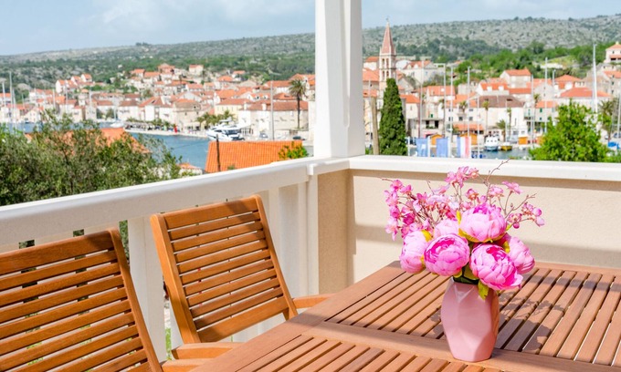 Milna (Brac) Apartment | Apartments Sunny Days - Comfort Two Bedroom Apartment with Terrace and Sea View (A1) (ST)