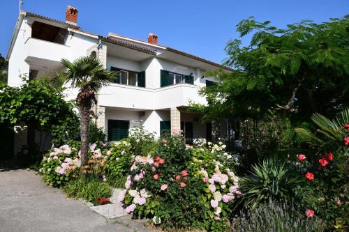 Banjol Apartment | Apartments with parking space Banjol, Rab - 23240