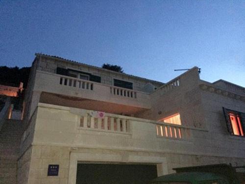 Pucisca Apartment | Apartments with WiFi Pucisca, Brac - 11416