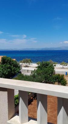 Mirce Apartment | Apartments Zvonimir,place by the sea