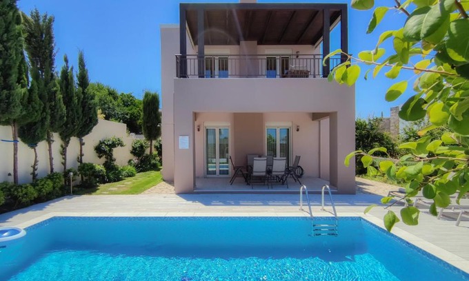 Adele Villa | Aphrodite