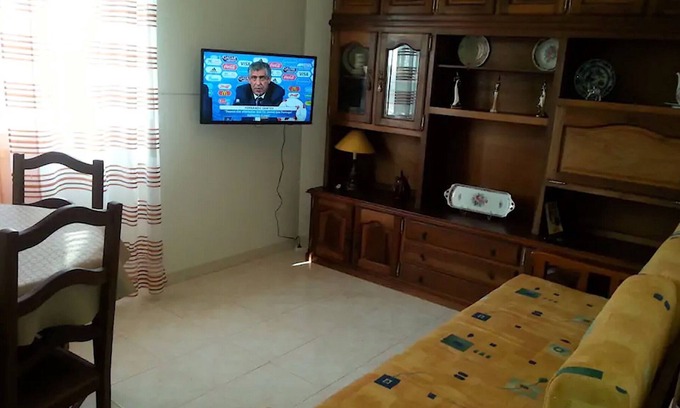 Rio de Mouro Apartment | Apis Yellow Apartment, Lift, Cable TV, Wifi
