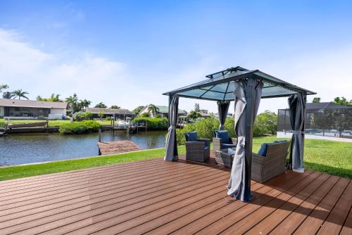 Apollo Beach House | Apollo Beach Waterfront 4BR with Dock and Near Tampa
