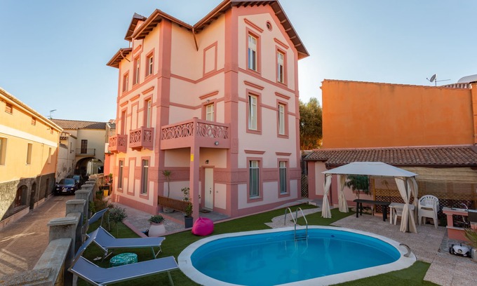 Oristano Historic Centre Apartment | App. for 6 person in the centre with jacuzzi & pool