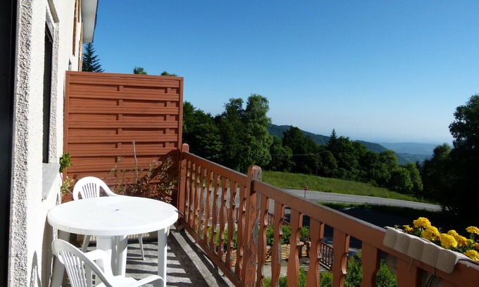 Montferrier Apartment | App GENET in residence with ski resort view